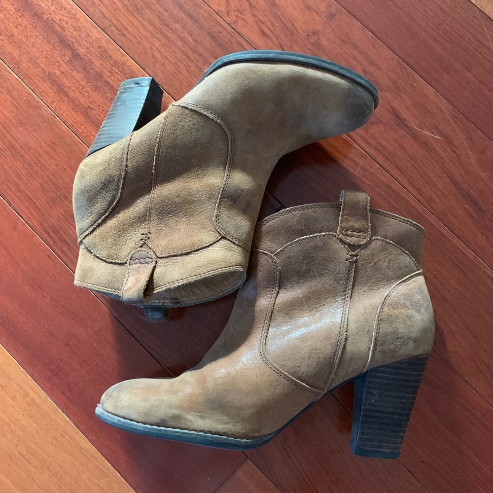 Clark’s Brian booties - size 7